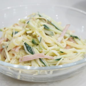 バナナとオレンジとチーズのサラダ